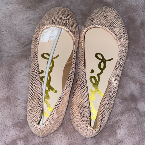 Flats - Picture 1 of 2